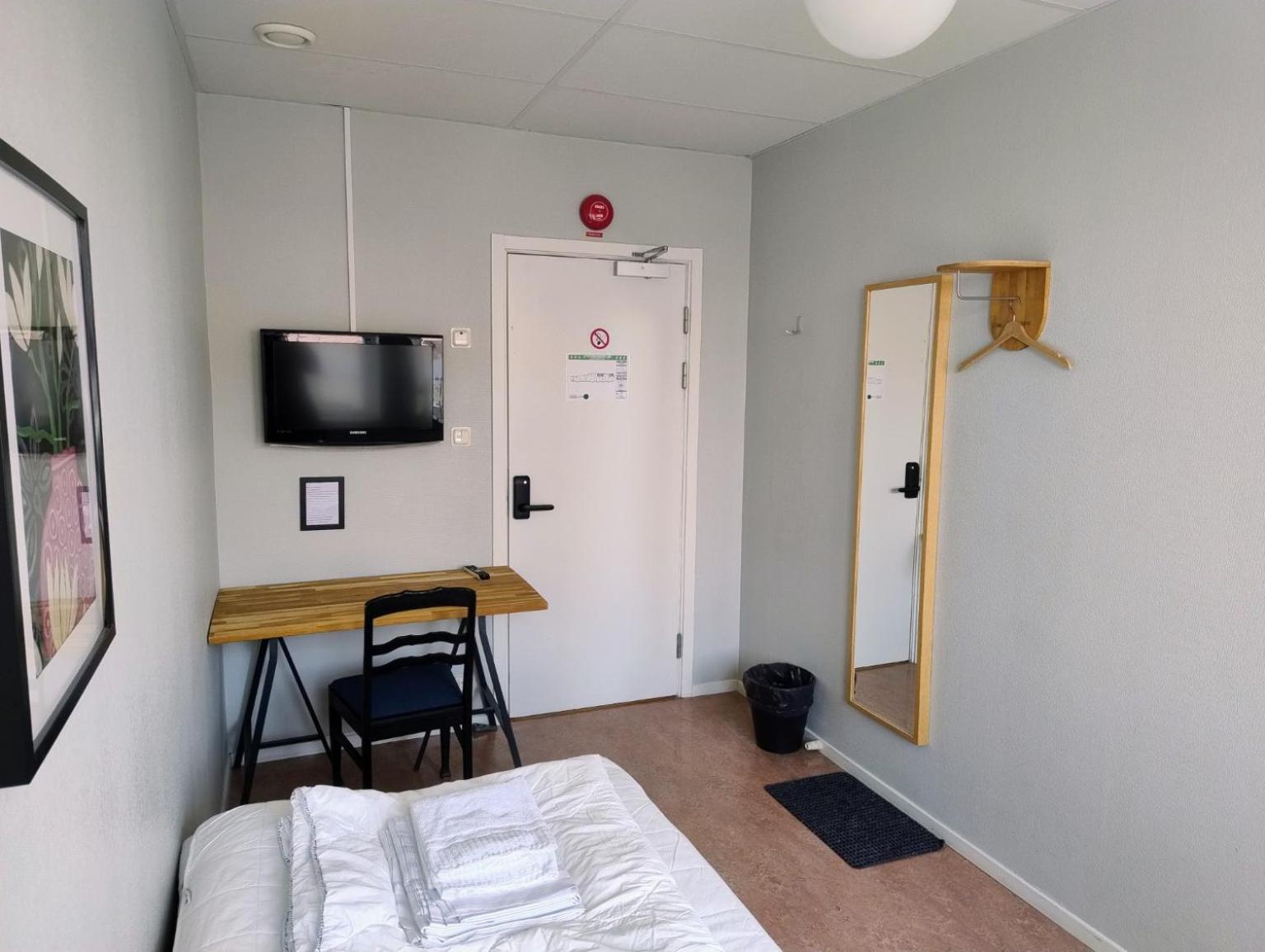 Single Room with Shared Bathroom