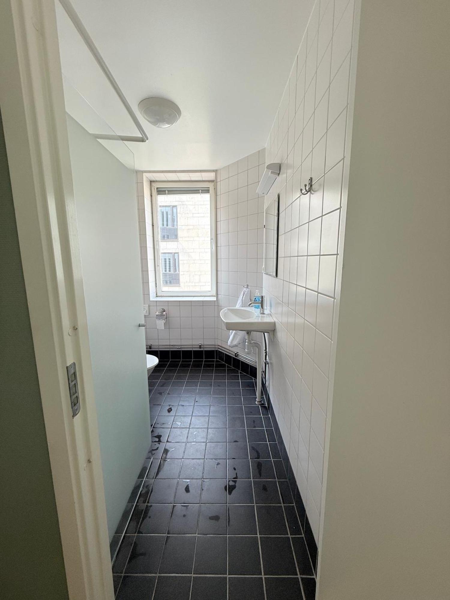 Twin Room with Private Bathroom
